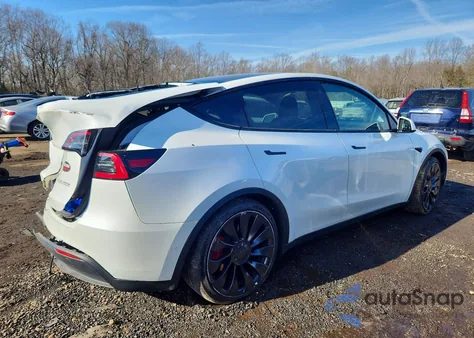 2022 Tesla Model Y z USA, uszkodzony, nr VIN 7SAYGDEF0NF544612
